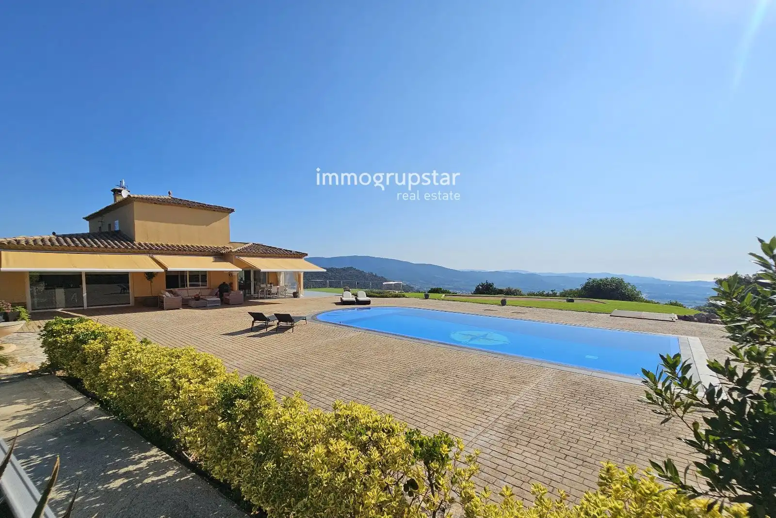 Villa avec piscine à vendre à Basilea