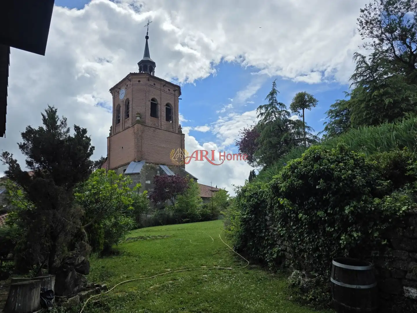 Buildings for sale in Quintanilla San García
