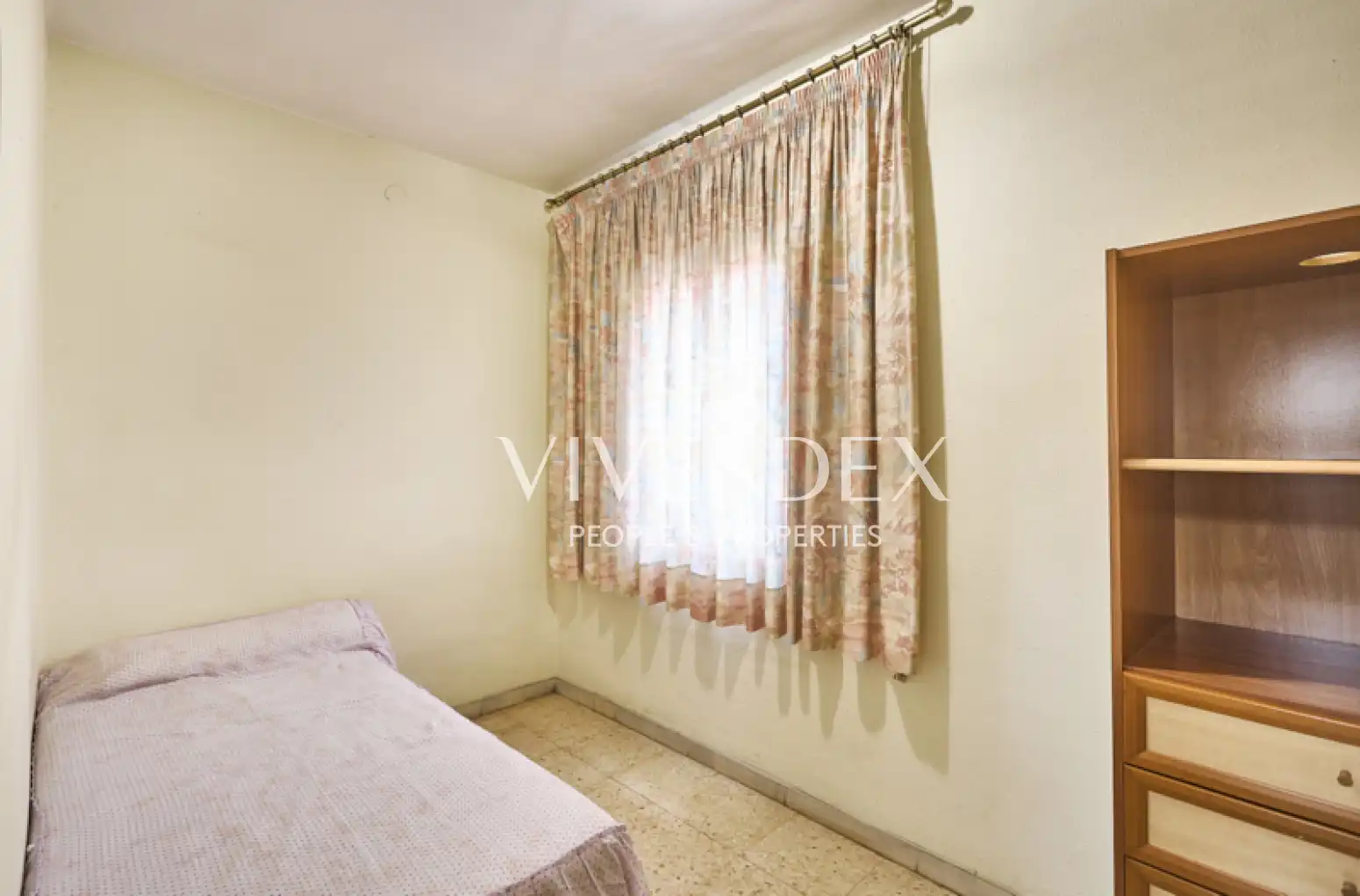 Habitación de Ático en venta en L'Hospitalet de Llobregat con Aire acondicionado, Calefacción y Terraza