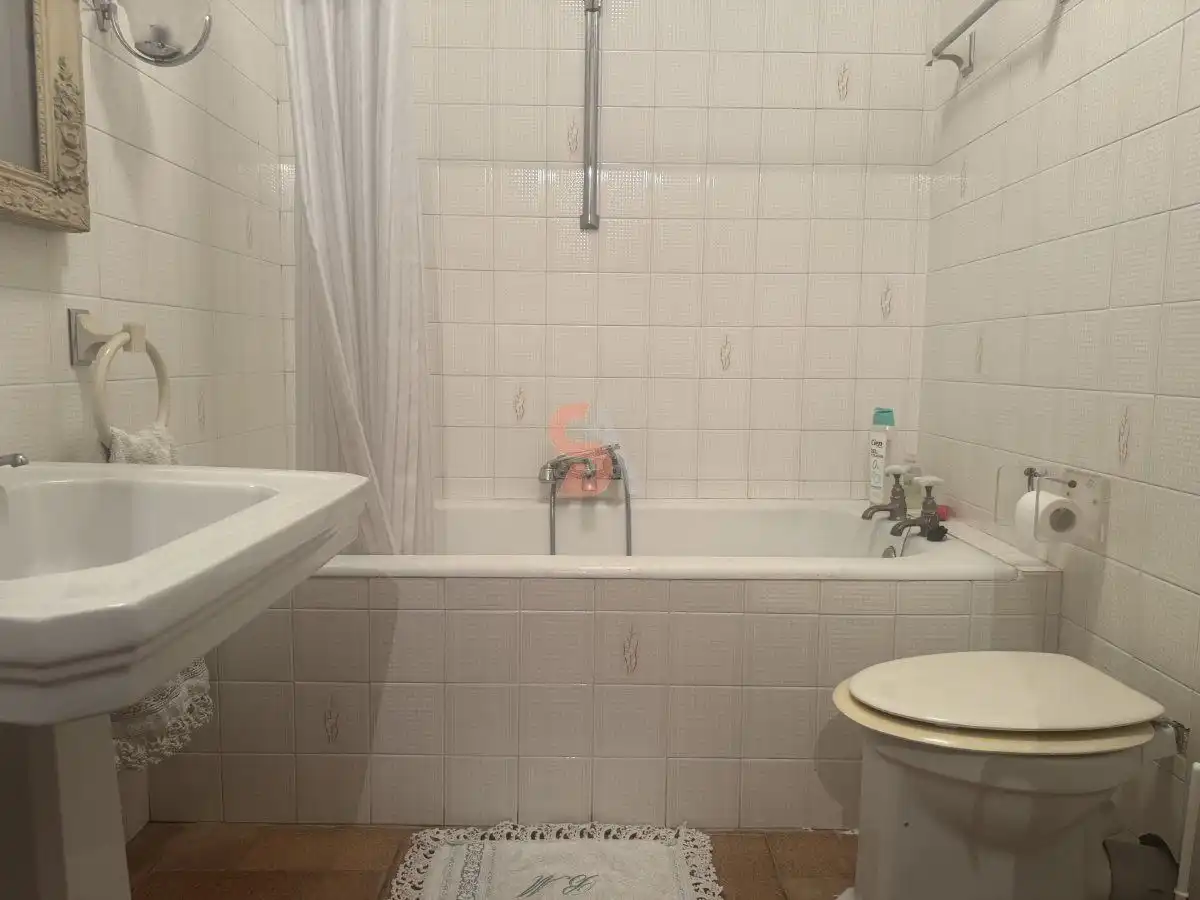 Baño de Casa o chalet en venta en Alcazarén con Calefacción, Terraza y Trastero