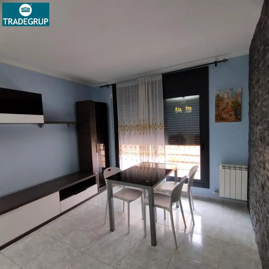 Comedor de Piso en venta en Igualada con Calefacción, Terraza y Amueblado