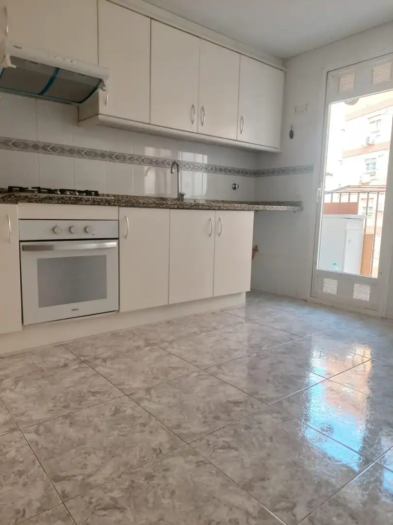 Cuina de Pis de lloguer en Valencia amb Aire condicionat i Terrassa