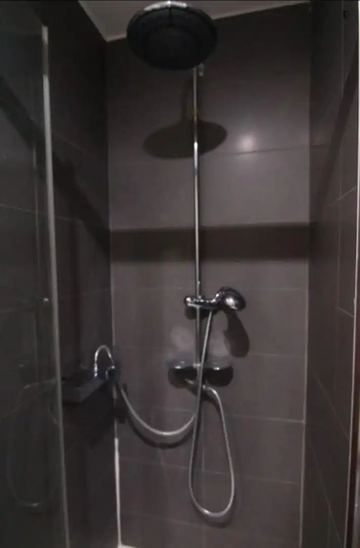 Bany de Apartament per a compartir en Madrid amb Calefacció, Moblat i Forn
