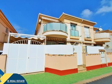 Adosado con piscina en venta en Orihuela Costa