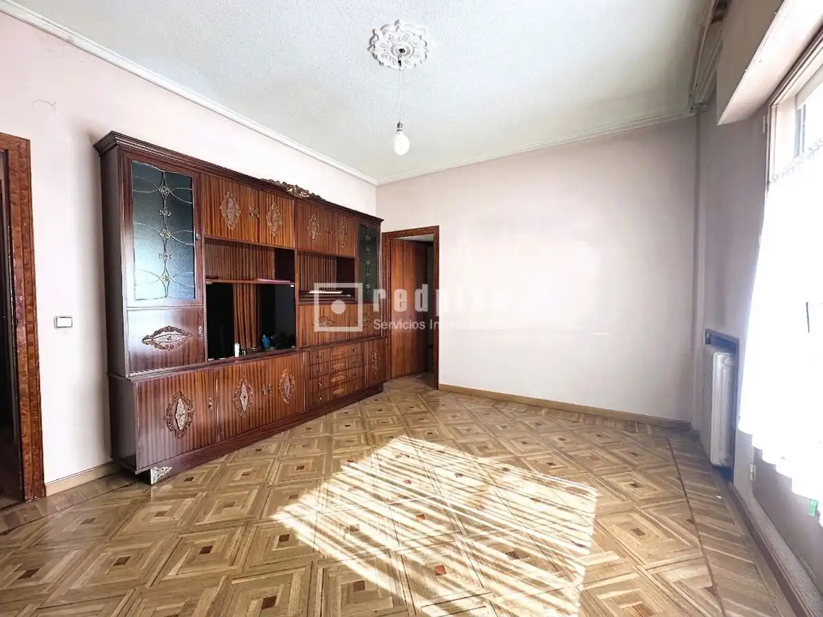 Dormitori de Pis en venda en Madrid amb Calefacció, Parquet i Terrassa