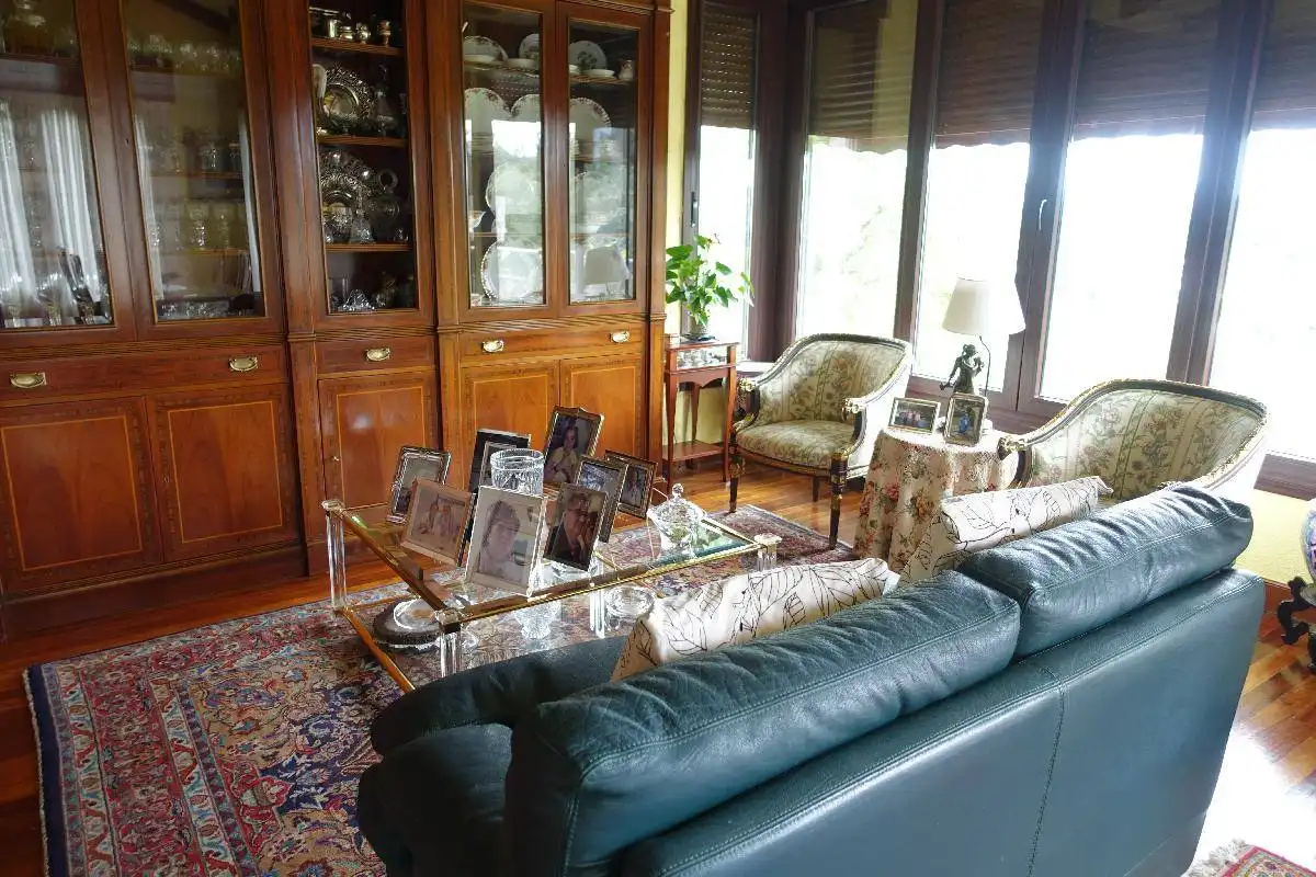 Sala d'estar de Casa o xalet en venda en Mungia amb Calefacció, Jardí privat i Terrassa
