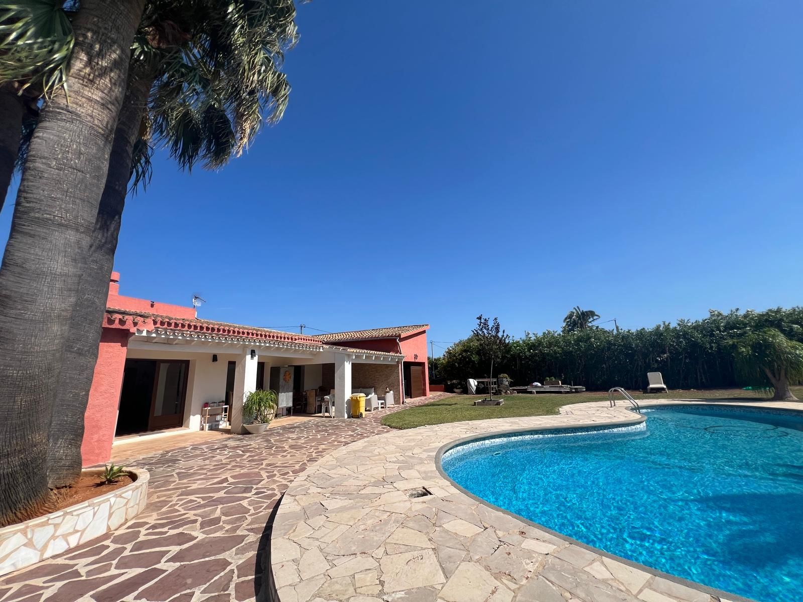 Vista exterior de Casa o xalet en venda en Dénia amb Calefacció, Jardí privat i Terrassa