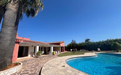 Vista exterior de Casa o xalet en venda en Dénia amb Terrassa i Piscina