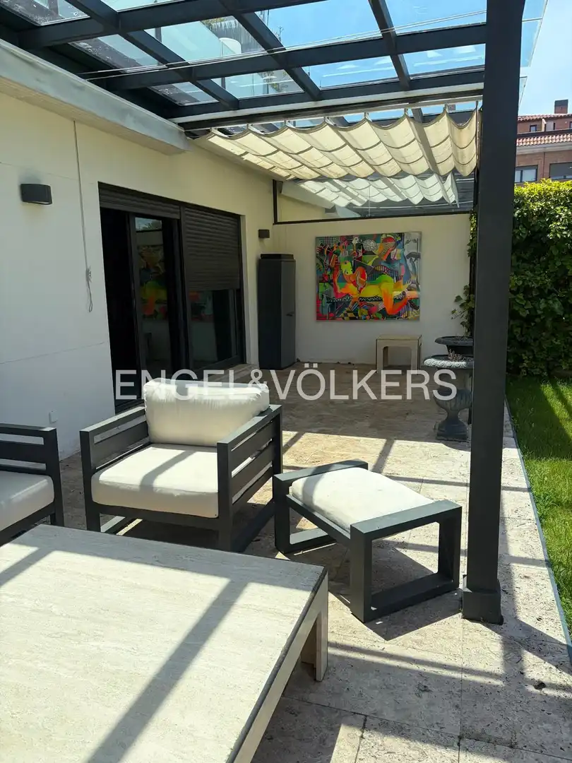 Terraza de Apartamento de alquiler en Madrid con Aire acondicionado, Calefacción y Jardín privado