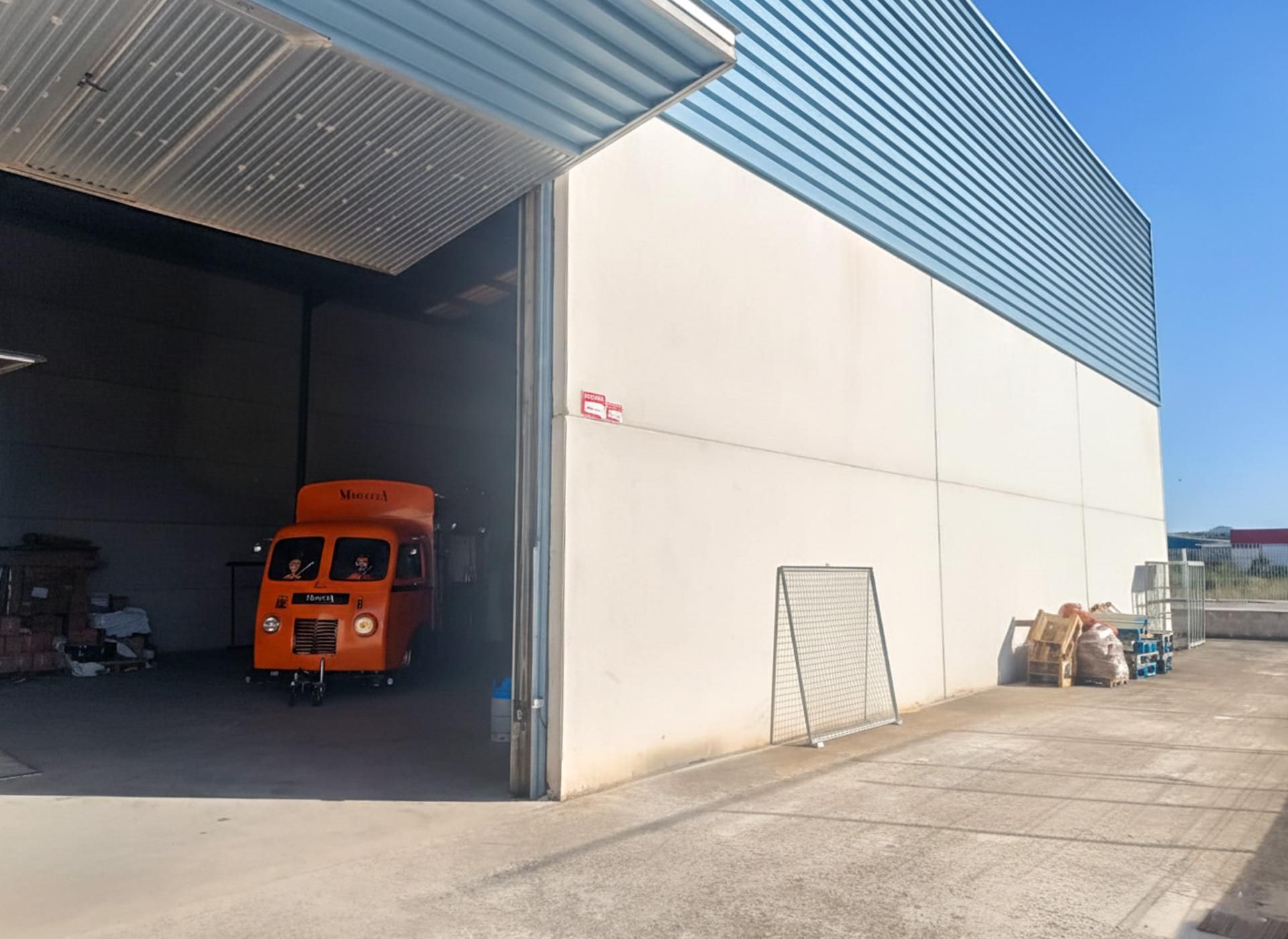 Vista exterior de Nave industrial en venta en La Pobla Llarga