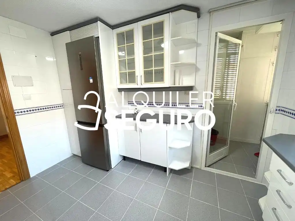 Cocina de Piso de alquiler en Madrid con Calefacción y Piscina