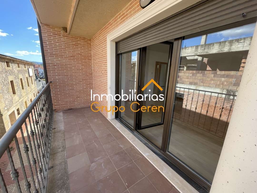 Vista exterior de Pis en venda en Santurde de Rioja amb Calefacció, Terrassa i Traster