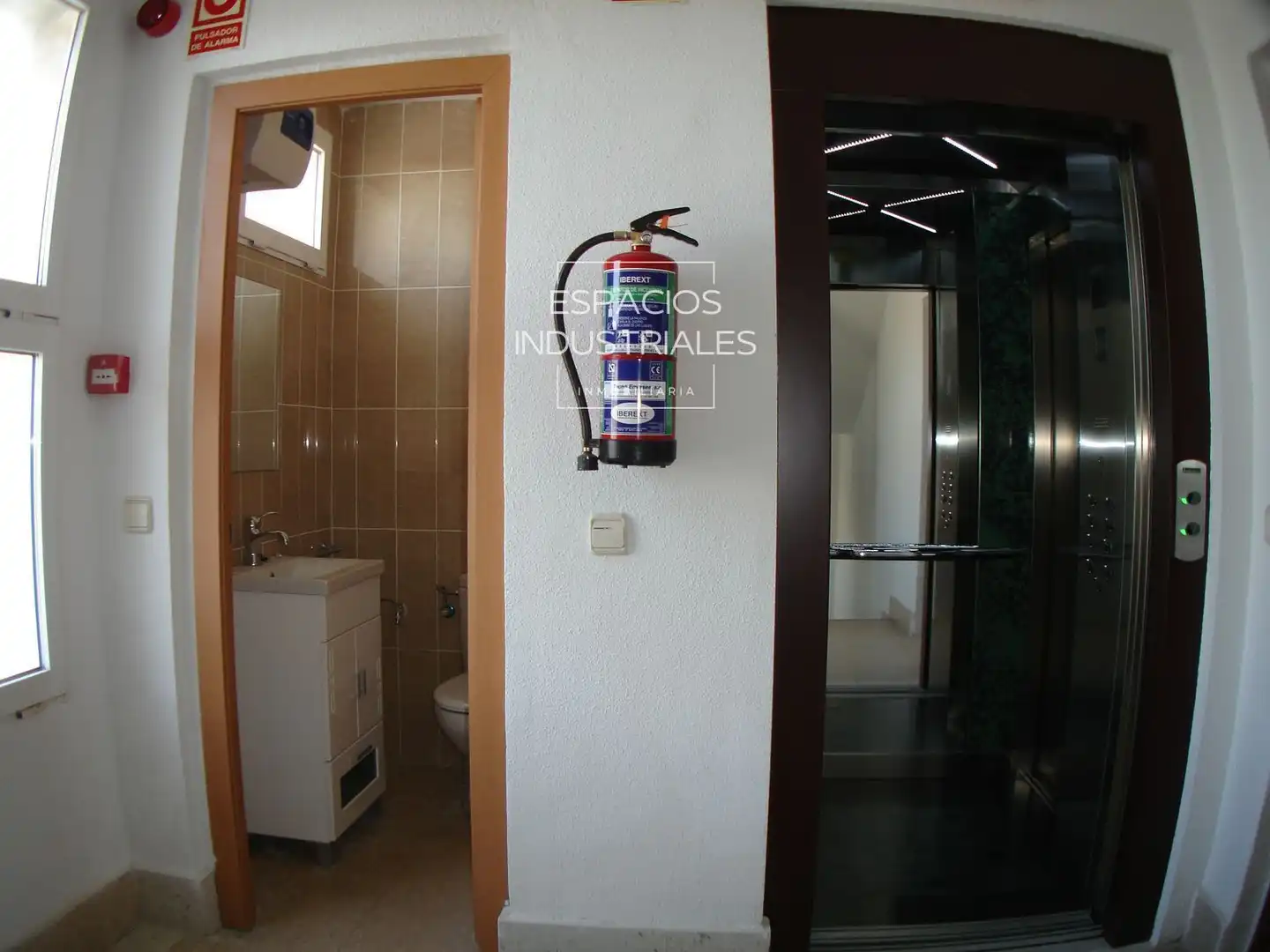 Industrial building with lift for sale in San Blas, imagen 22