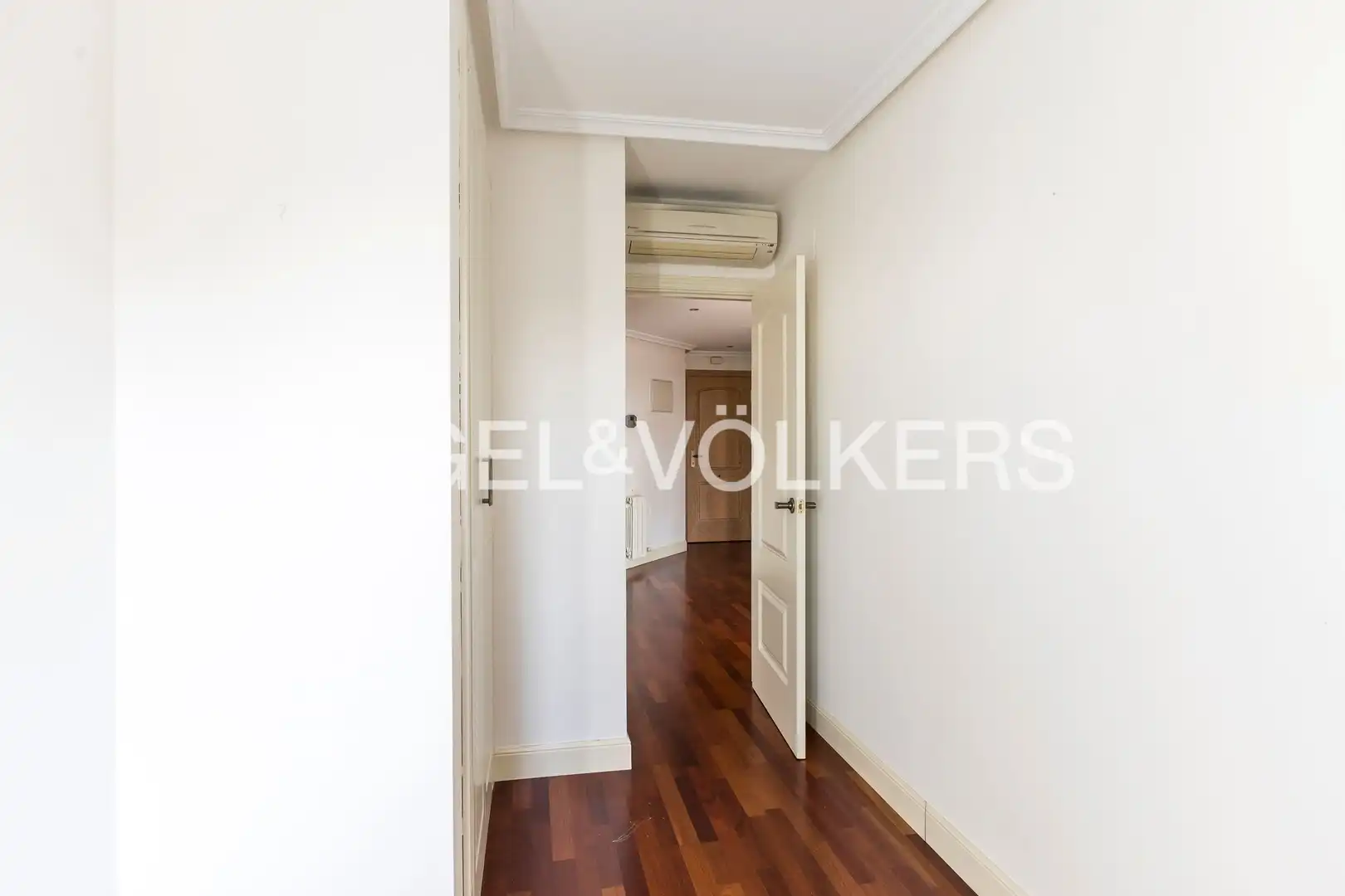Flat for sale in Madrid  with Air Conditioner, Heating and Swimming Pool