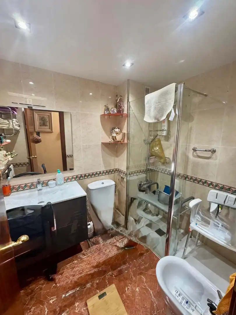 Bathroom of Flat for sale in Salut - Lloreda