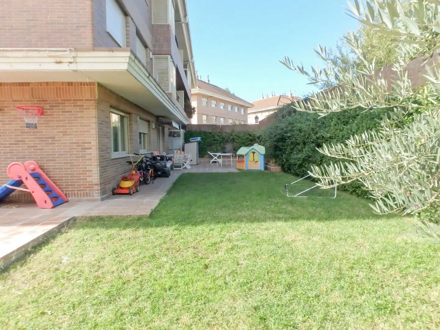 Garden of Ground floor for rent in Madrid  with Air Conditioner, Heating and Private garden