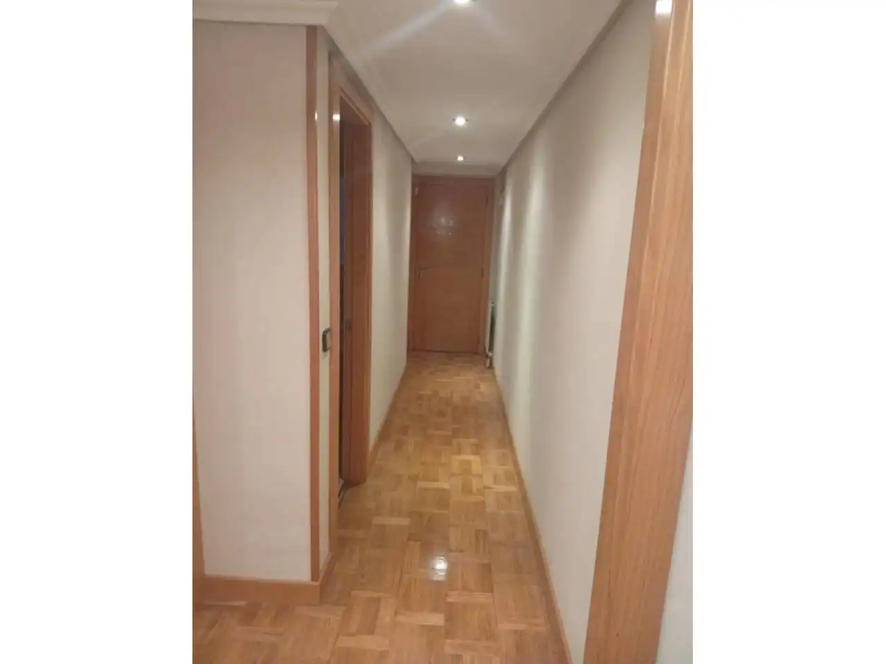 Pis en venda en Oviedo  amb Calefacció, Parquet i Moblat