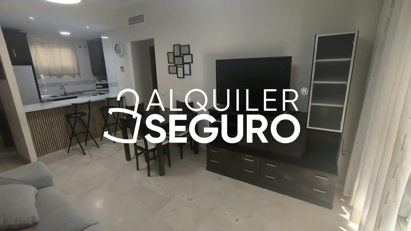 Sala de estar de Piso de alquiler en Dos Hermanas con Aire acondicionado, Piscina y Amueblado