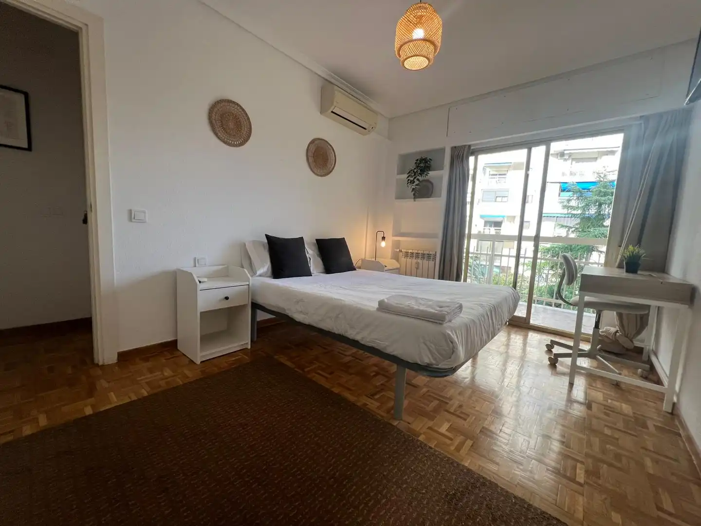 Bedroom of Flat for share in Madrid  with Air Conditioner, Heating and Terrace