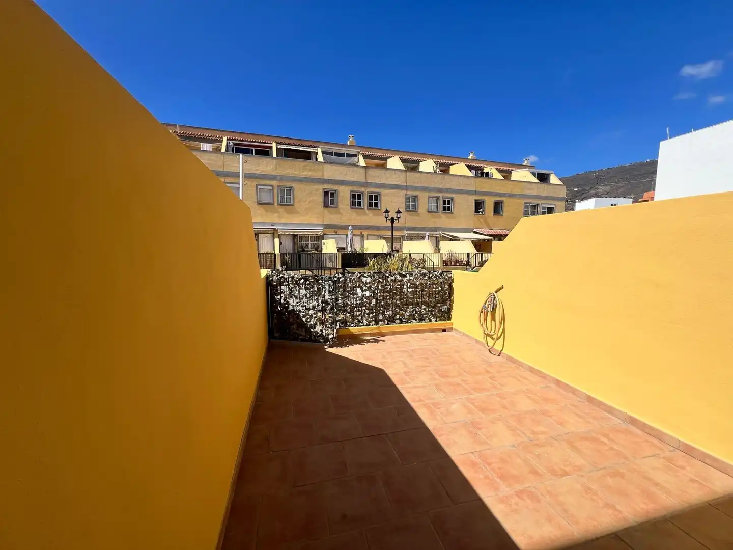 Vista exterior de Apartament en venda en Arona amb Terrassa i Moblat