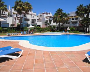 Piscina de Pis en venda en Marbella amb Aire condicionat, Calefacció i Terrassa