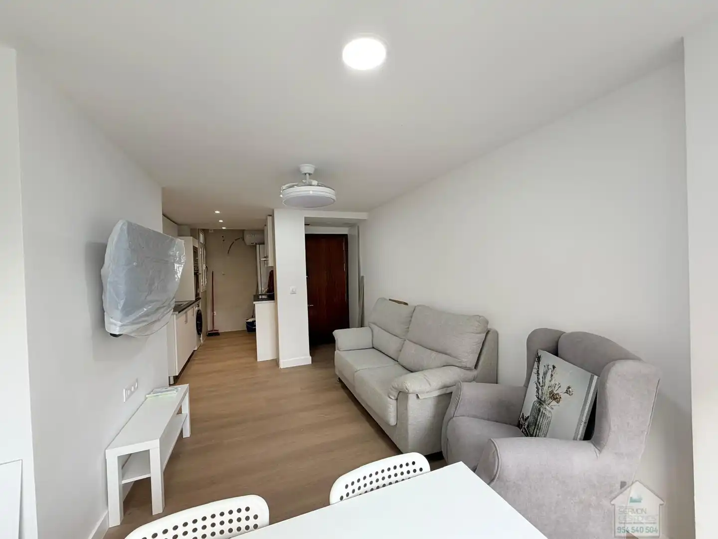 Living room of Flat for rent in Sevilla  with Parquet flooring and Furnished