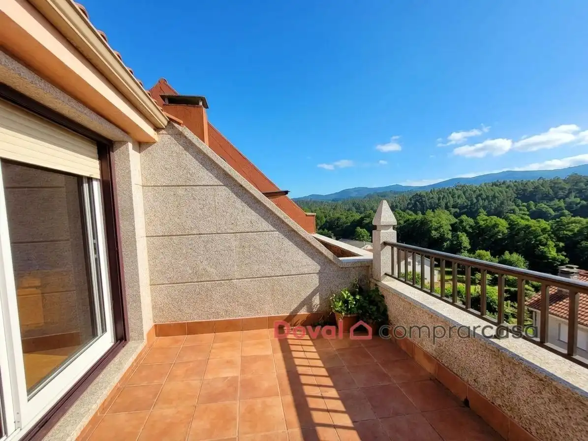 Piso con terraza en venta en Ponteareas, imagen 2