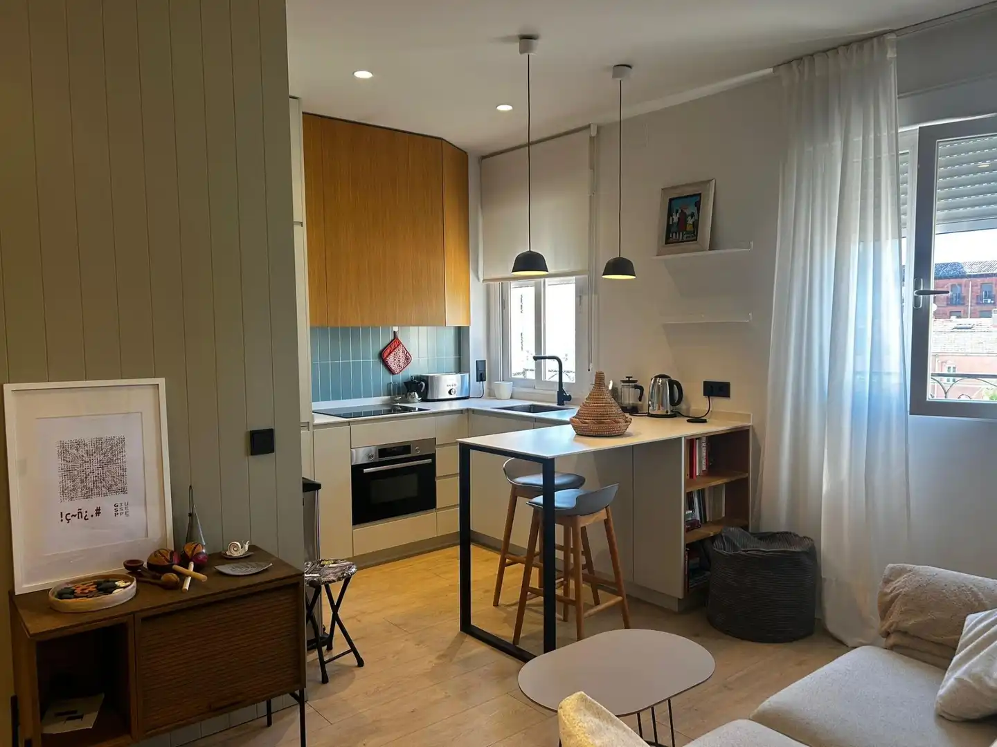 Cuina de Apartament de lloguer en Madrid amb Aire condicionat, Calefacció i Moblat