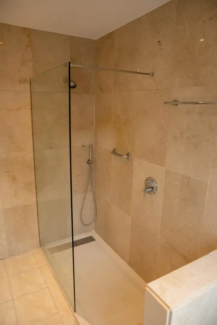 Badezimmer von Wohnung zum Verkauf in Madrid mit Klimaanlage, Heizung und Parkett