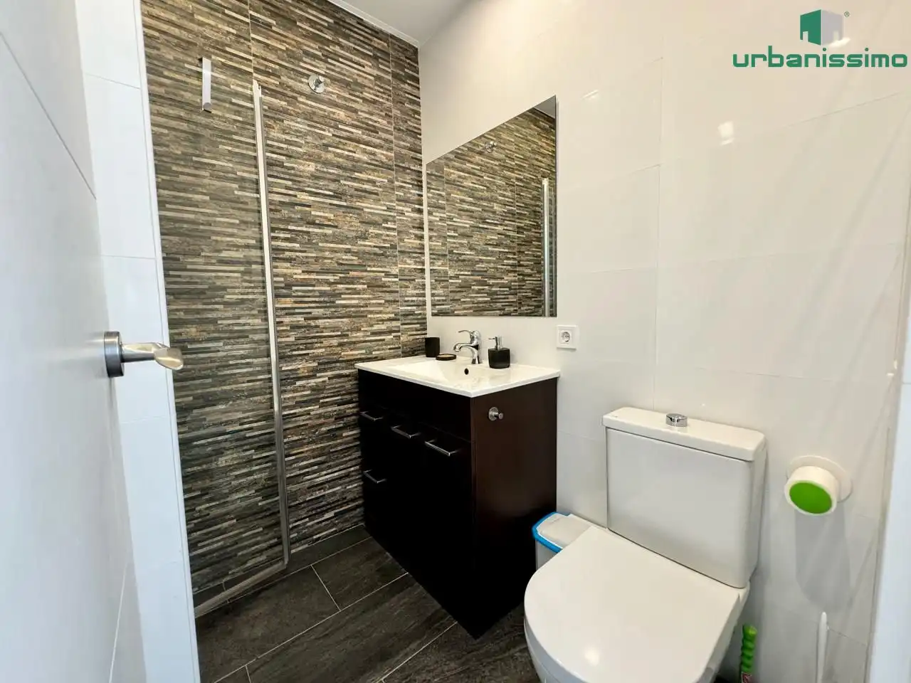 Bathroom of Apartments for sale in Madrid  with Air Conditioner