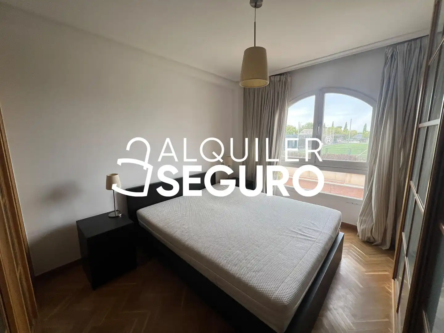 Bedroom of Flat for rent in Madrid  with Air Conditioner, Heating and Swimming Pool