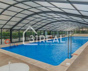 Swimming pool of Flat for sale in  Madrid Capital  with Air Conditioner, Heating and Private garden