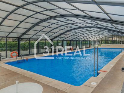 Swimming pool of Flat for sale in  Madrid Capital  with Air Conditioner, Heating and Private garden