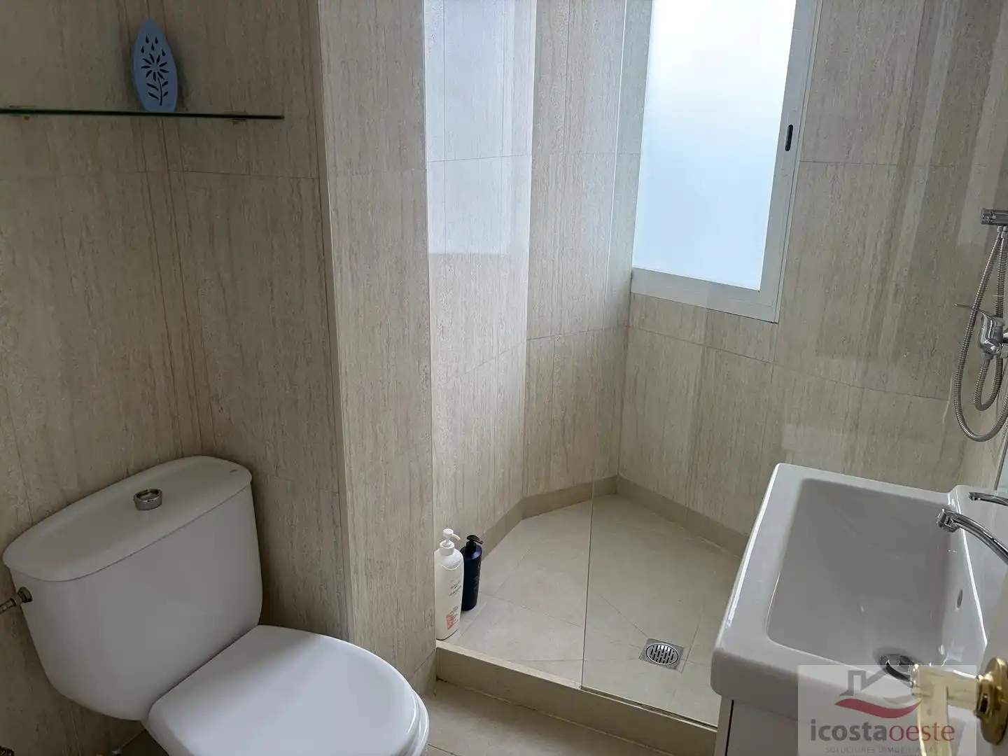 Badezimmer von Dachboden zum Verkauf in Cádiz mit Klimaanlage, Heizung und Terrasse