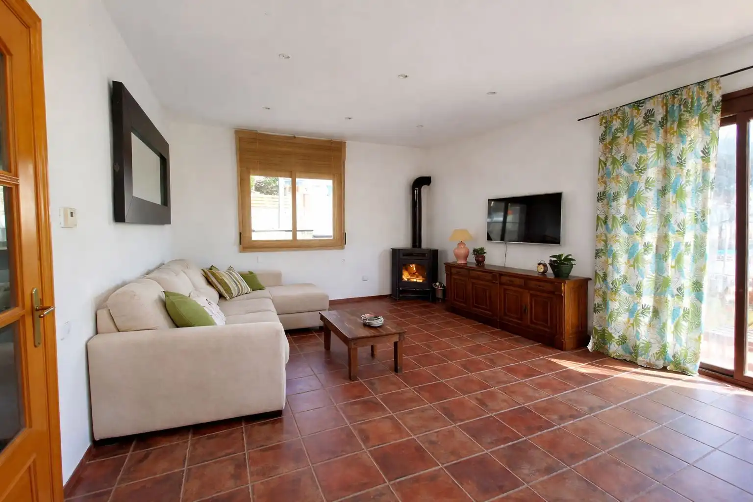 Sala de estar de Casa o chalet de alquiler con opción a compra en Maçanet de la Selva con Jardín privado, Terraza y Piscina