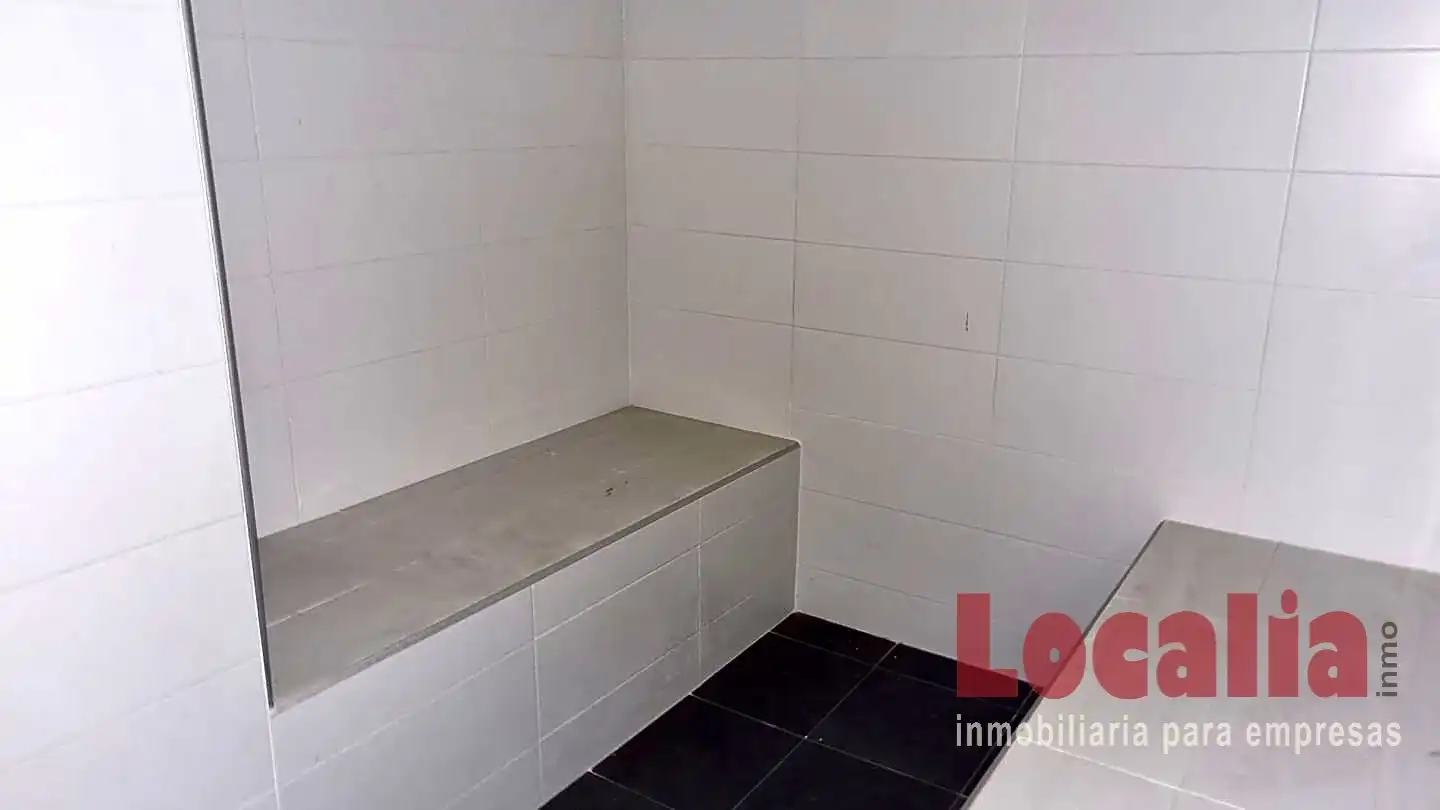 Baño de Local en venta en Santa Cruz de Bezana