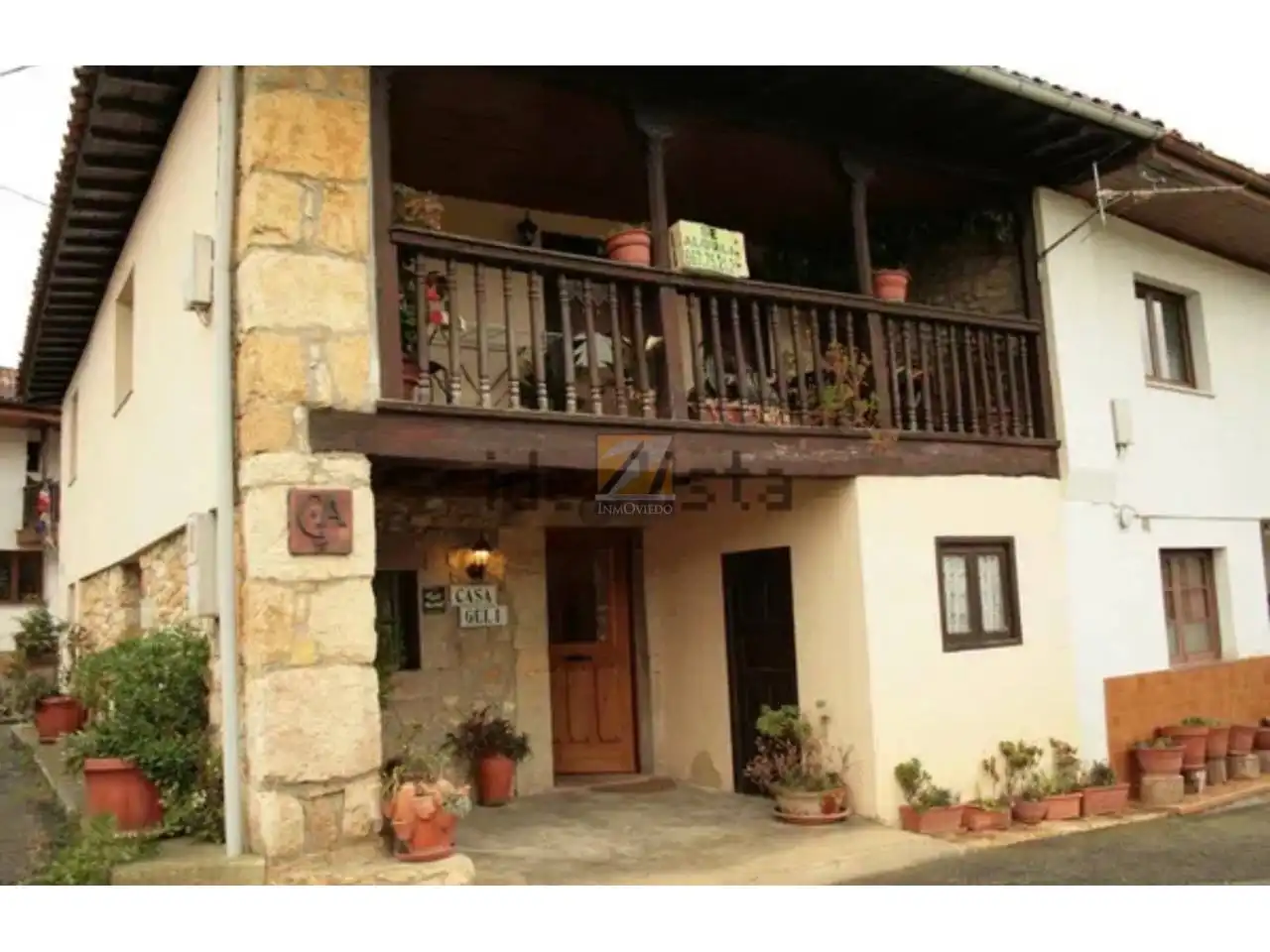 Außenansicht von Einfamilien-Reihenhaus zum Verkauf in Piloña mit Heizung, Privatgarten und Terrasse