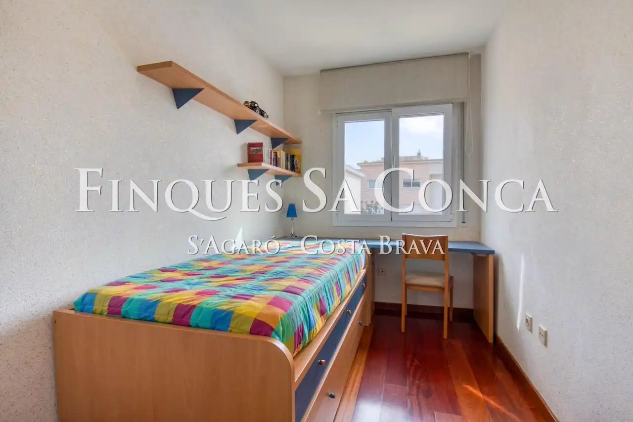 Habitación de Casa adosada en venta en Castell d'Aro, Platja d'Aro i s'Agaró con Aire acondicionado, Calefacción y Amueblado