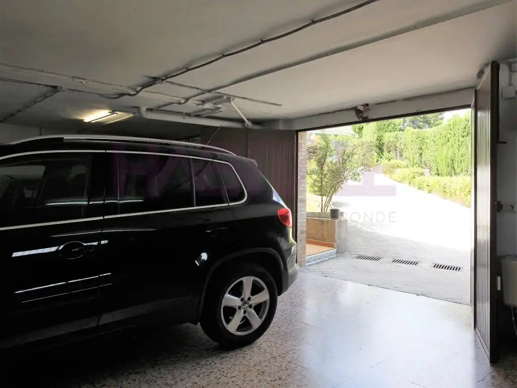 Parking de Casa o chalet en venta en Chiva con Aire acondicionado, Calefacción y Amueblado
