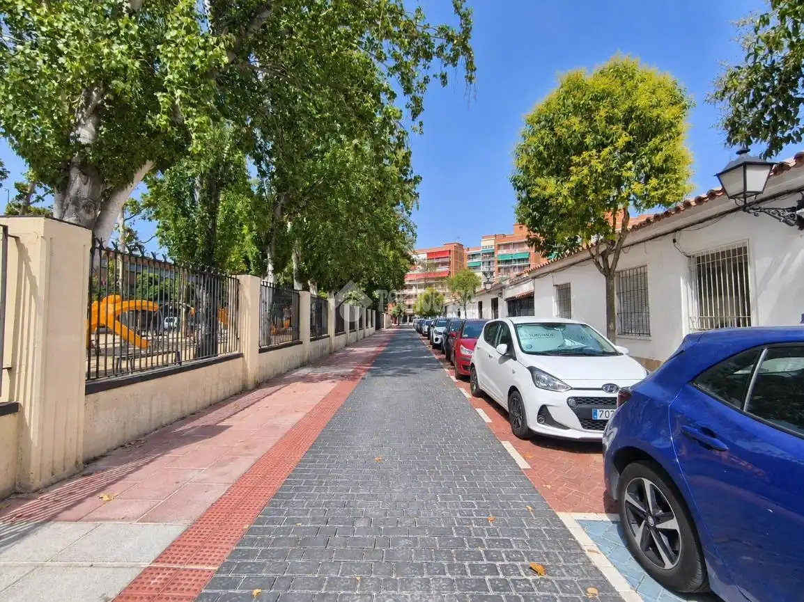 Vista exterior de Casa adosada en venta en Alcalá de Henares con Aire acondicionado y Trastero