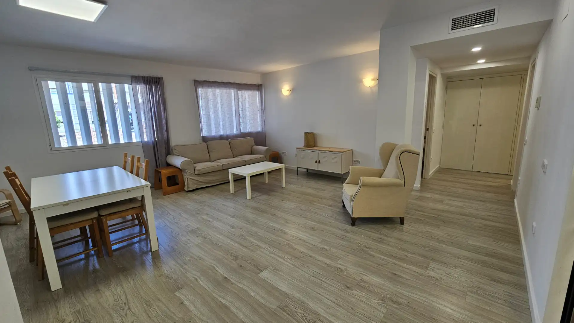 Wohnung zur Miete in Via Augusta, Llevant