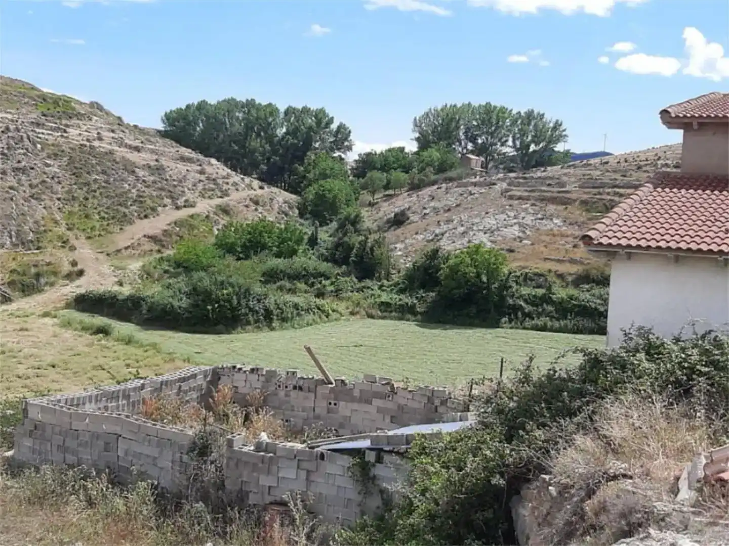 Finca rústica en venda en Dévanos amb Jardí privat