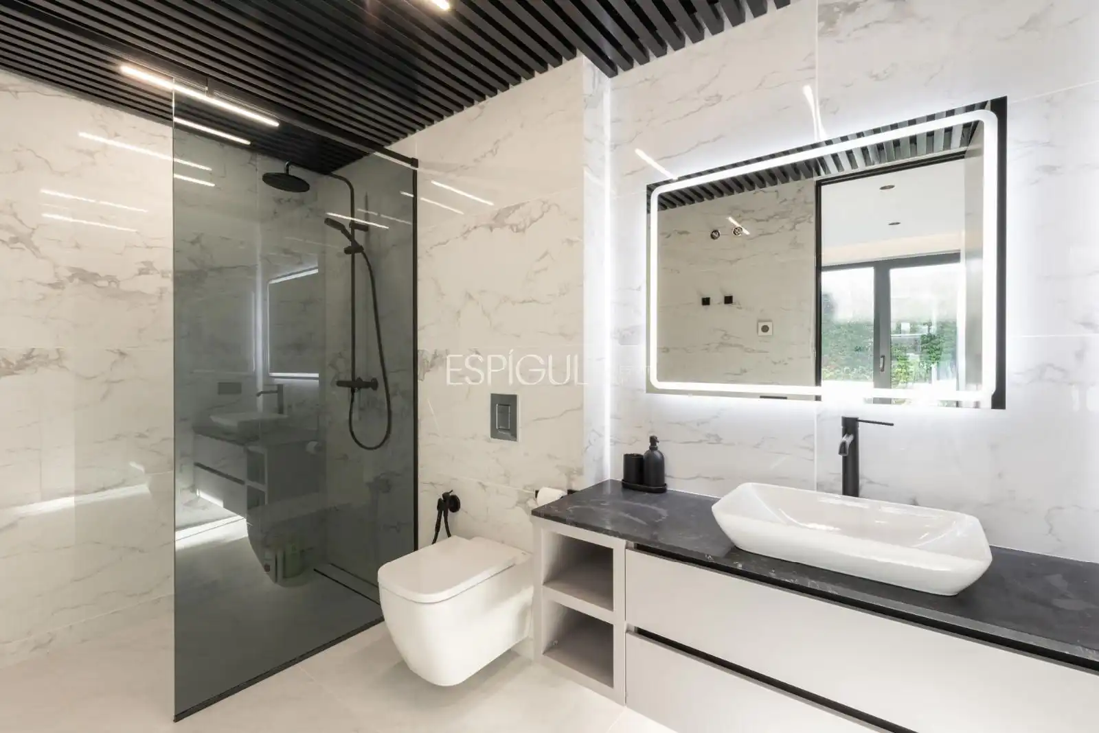Bathroom of Houses for sale in Castelldefels  with Air Conditioner, Heating and Parquet flooring