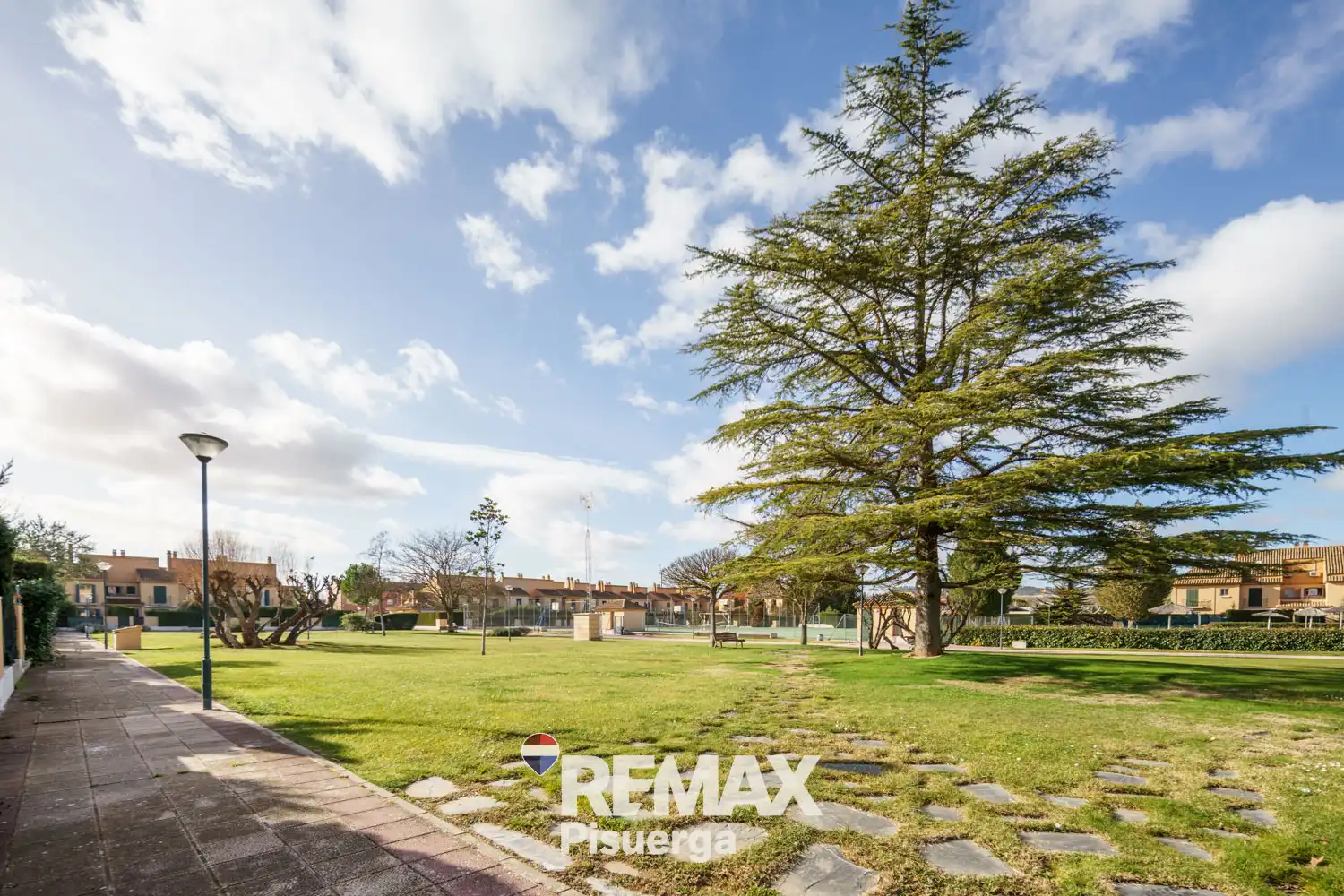 Vista exterior de Casa o chalet en venta en Simancas con Calefacción, Terraza y Trastero