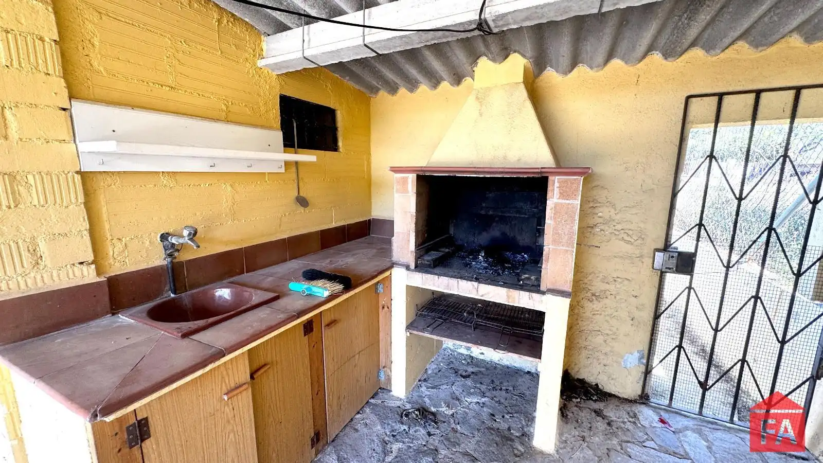 Küche von Haus oder Chalet zum Verkauf in El Montmell mit Abstellraum und Alarm