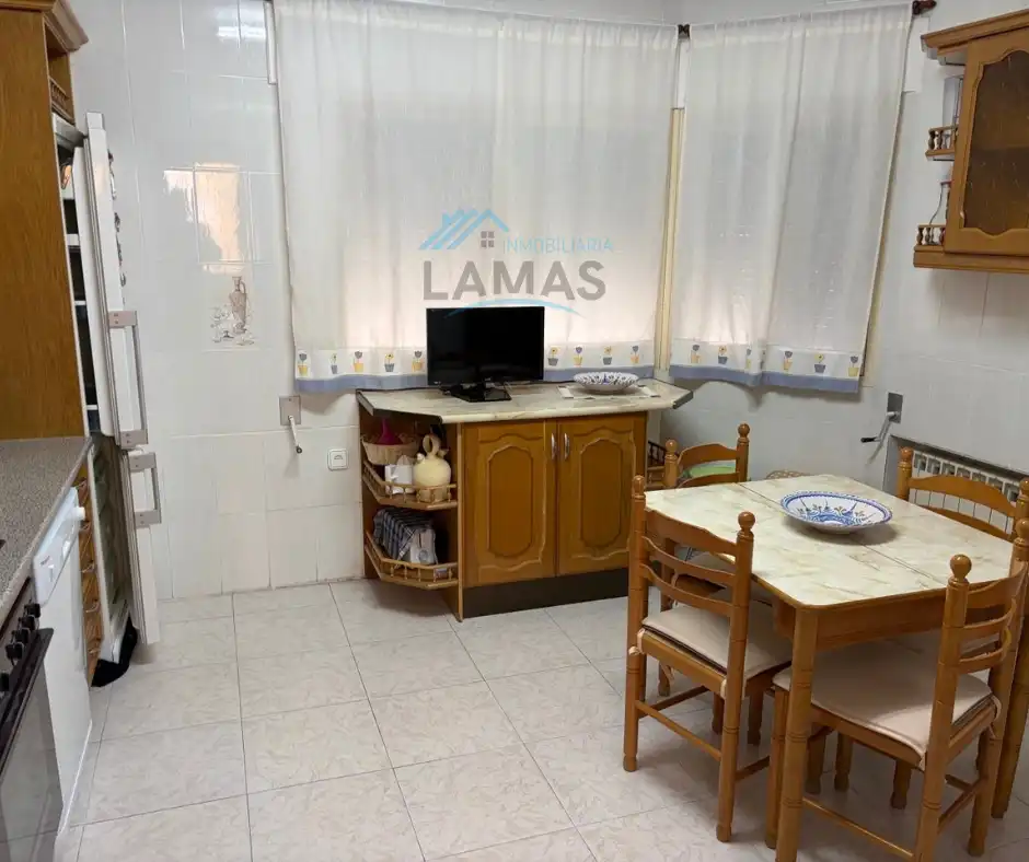 Cuina de Casa o xalet en venda en Talayuela amb Aire condicionat, Calefacció i Jardí privat