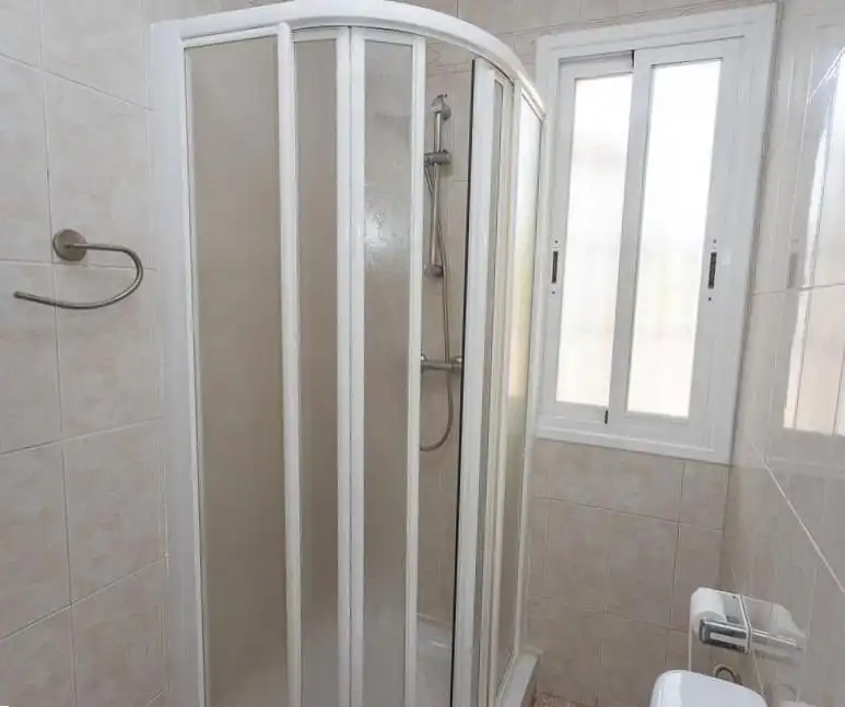 Baño de Casa o chalet en venta en Cáceres con Calefacción, Jardín privado y Terraza