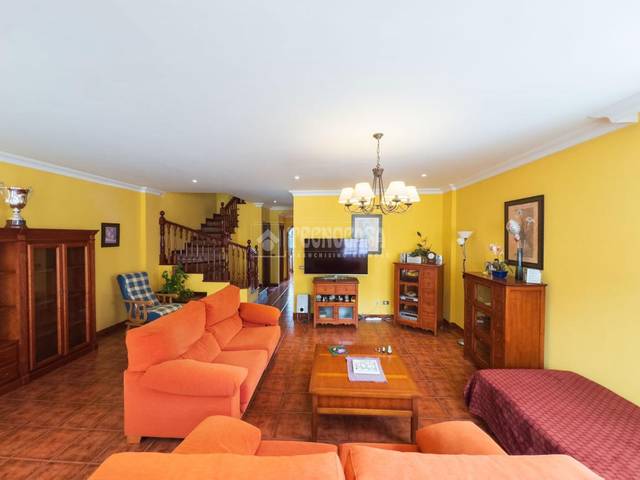 Casa-chalet en Venta en Centro