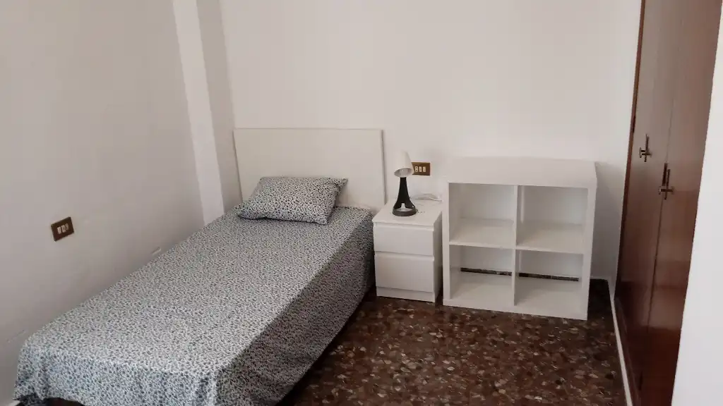 Habitación de Piso en venta en Castellón de la Plana / Castelló de la Plana con Calefacción, Terraza y Amueblado
