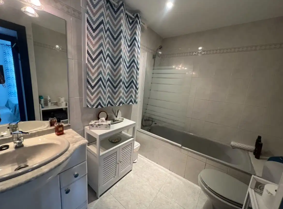 Badezimmer von Wohnung zur Miete in Altafulla mit Klimaanlage, Heizung und Privatgarten